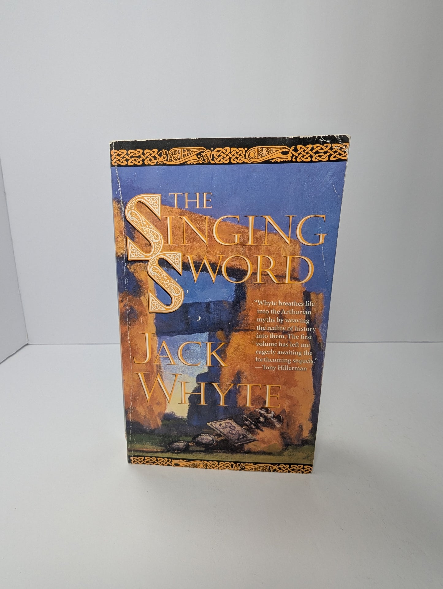 The Singing Sword (The Camulod Chronicles, Book 2)