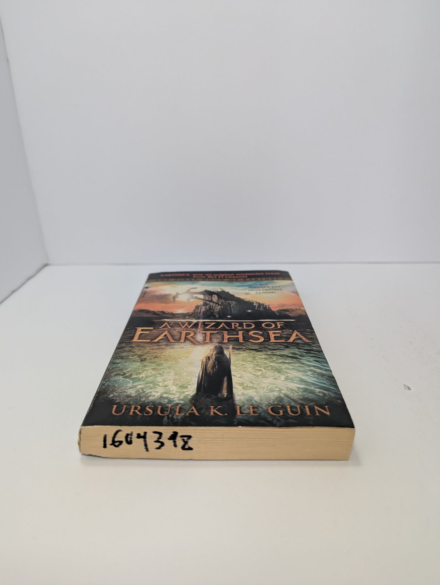 A Wizard of Earthsea (The Earthsea Cycle, Book 1)