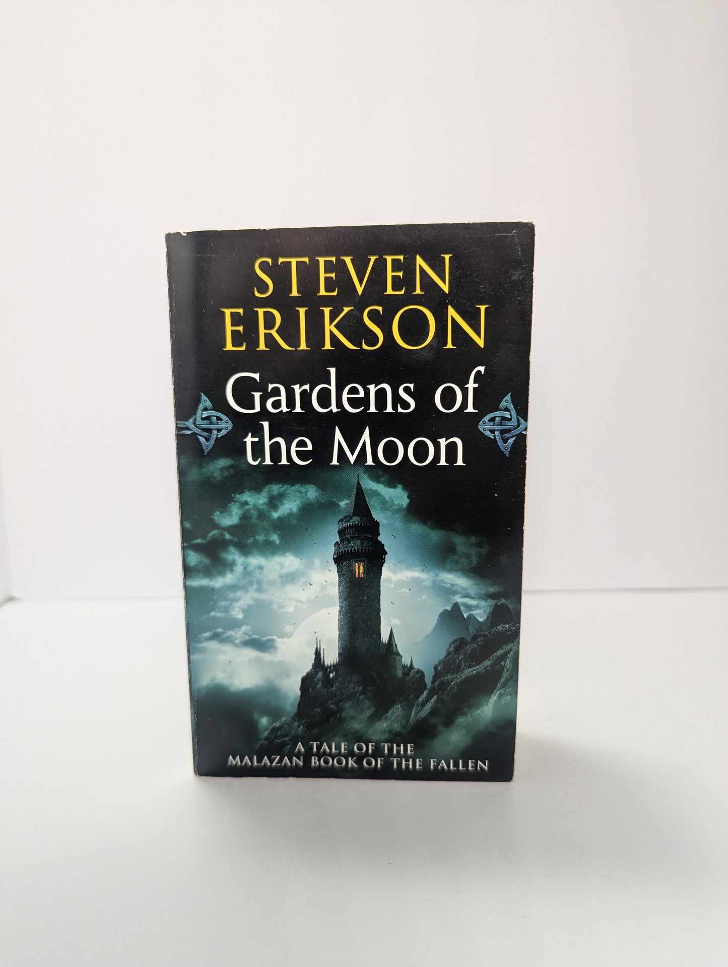 Gardens of the Moon (The Malazan Book of the Fallen, Book 1)