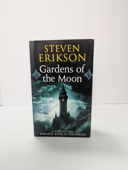 Gardens of the Moon (The Malazan Book of the Fallen, Book 1)