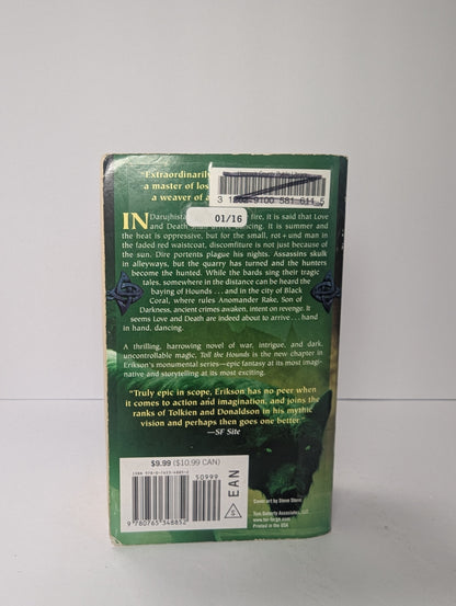 Toll the Hounds: Book Eight of The Malazan Book of the Fallen (Malazan Book of the Fallen, 8)