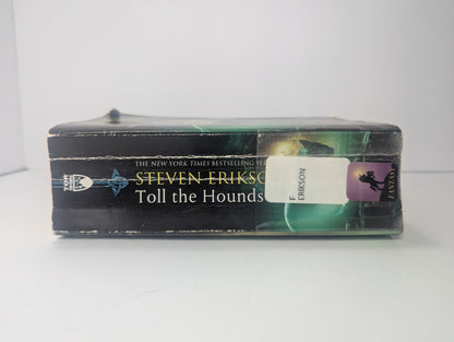 Toll the Hounds: Book Eight of The Malazan Book of the Fallen (Malazan Book of the Fallen, 8)