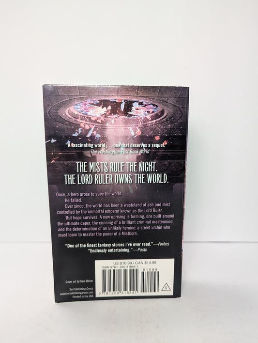 Mistborn: The Final Empire (The Mistborn Saga, 1)