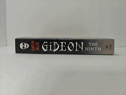 Gideon the Ninth (The Locked Tomb Series, 1)