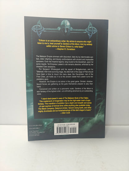 Gardens of the Moon (Malazan Book of the Fallen, 1)