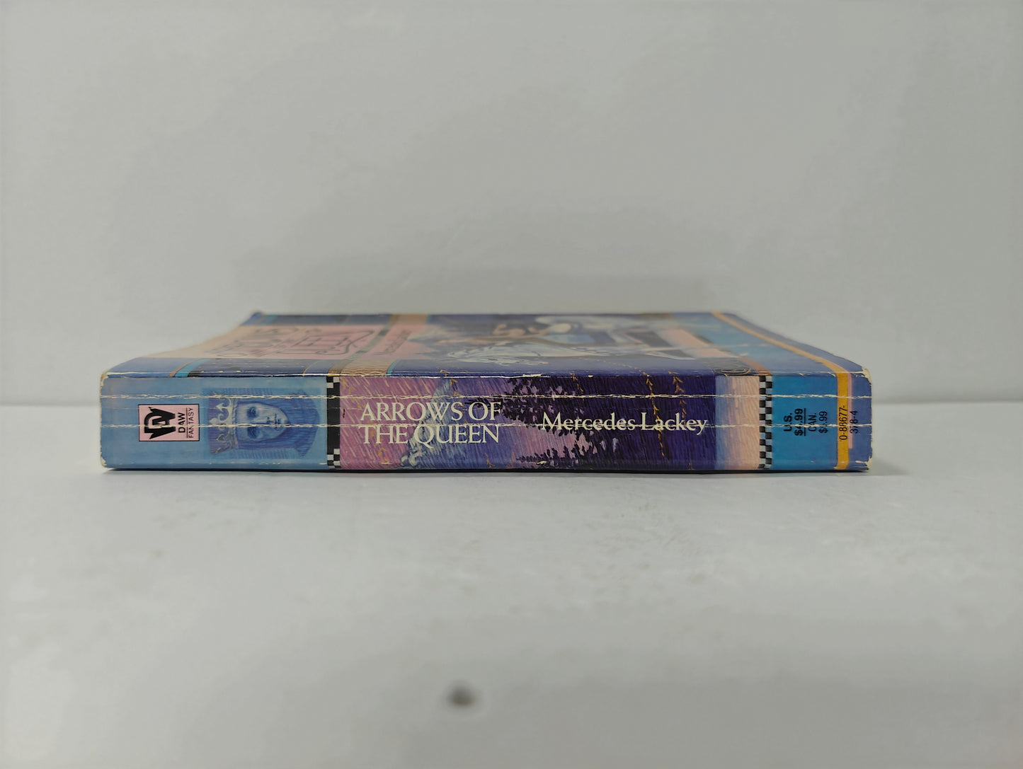 Arrows of the Queen ( The Heralds of Valdemar, Book 1)