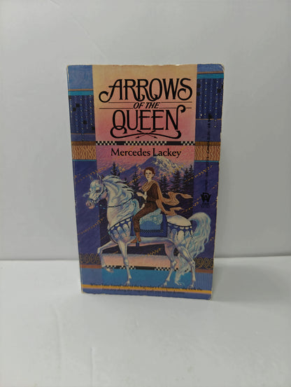 Arrows of the Queen ( The Heralds of Valdemar, Book 1)