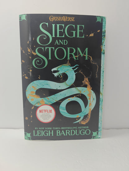 Siege and Storm (The Shadow and Bone Trilogy, 2)