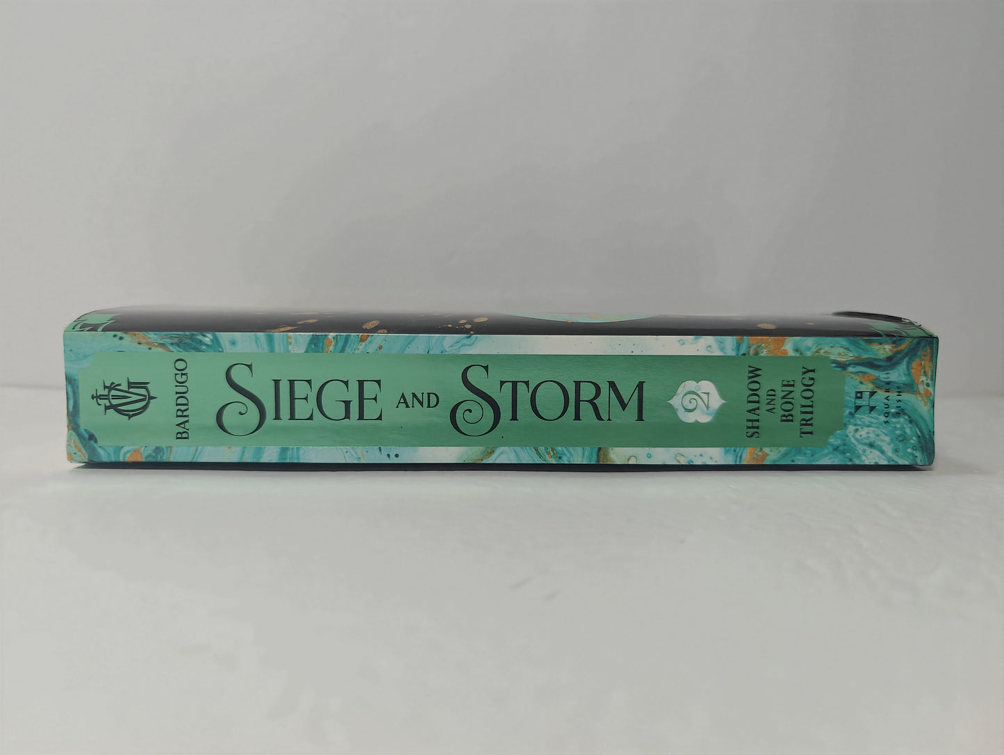 Siege and Storm (The Shadow and Bone Trilogy, 2)