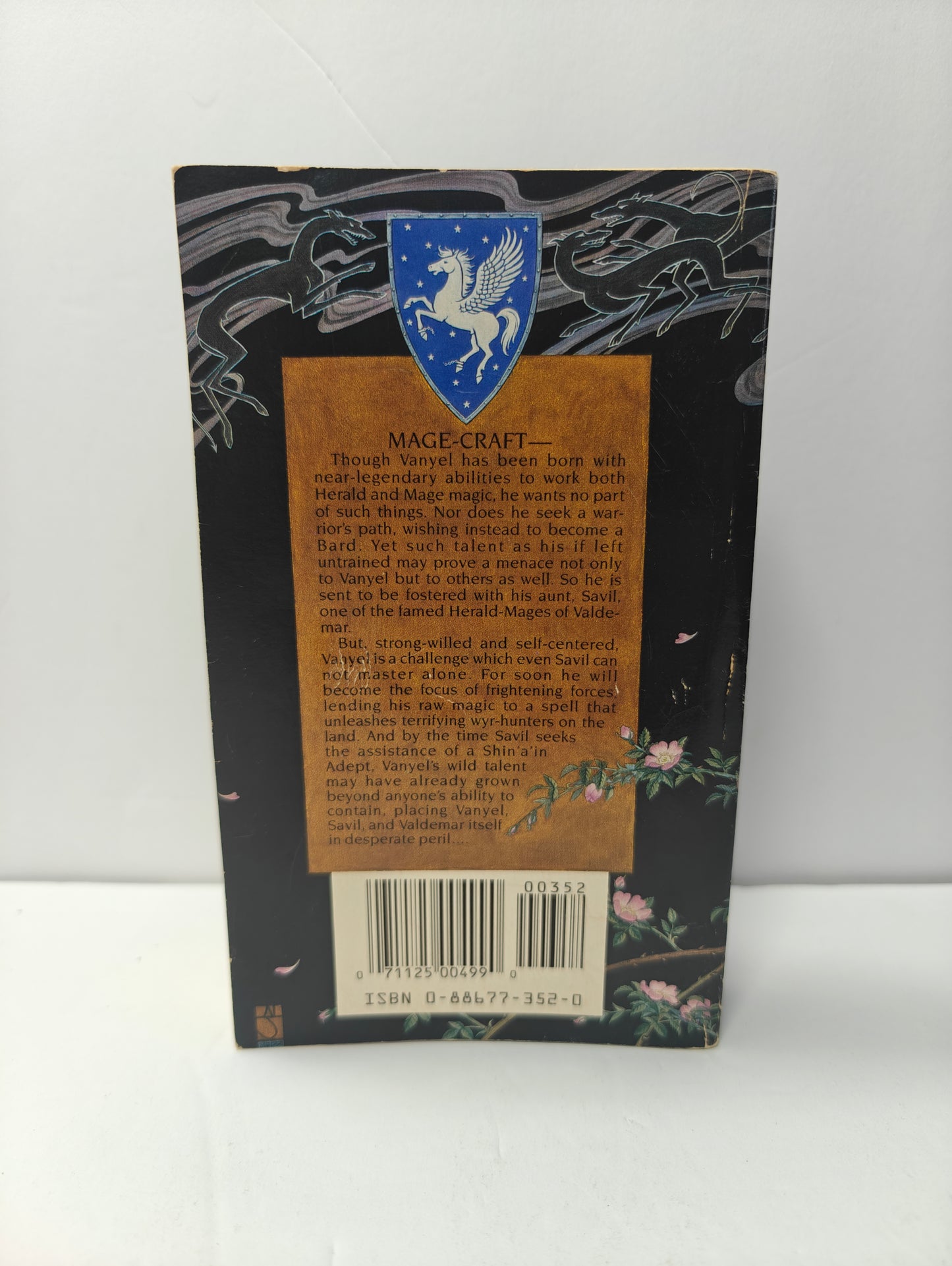 Magic's Pawn (The Last Herald-Mage Series, Book 1)