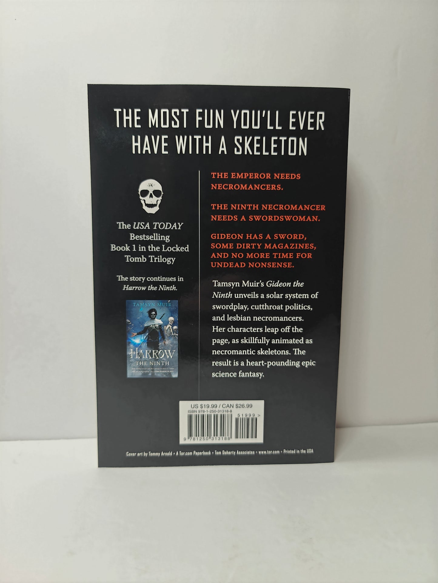 Gideon the Ninth (The Locked Tomb Series, 1)
