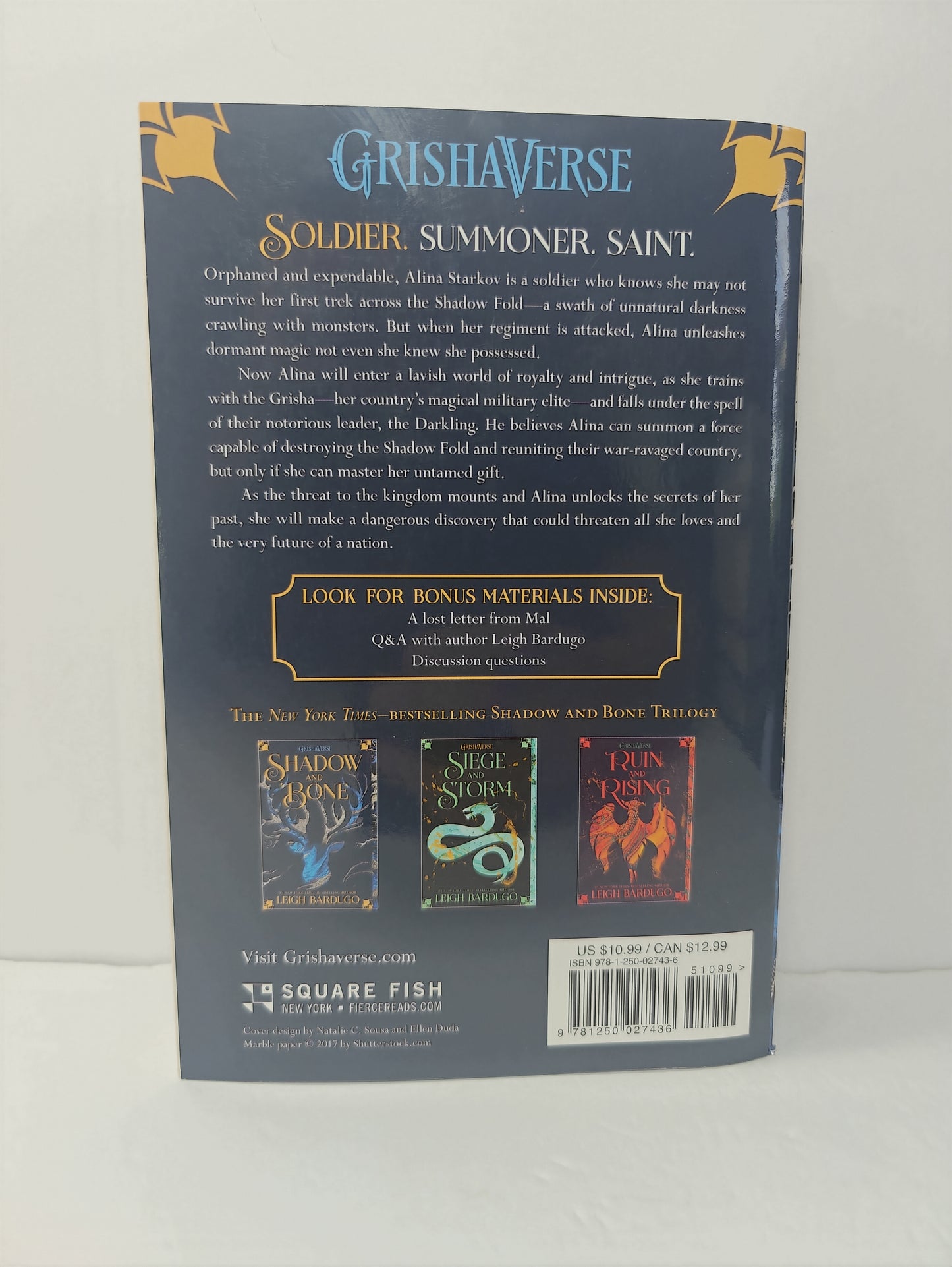 Shadow and Bone (The Shadow and Bone Trilogy, 1)