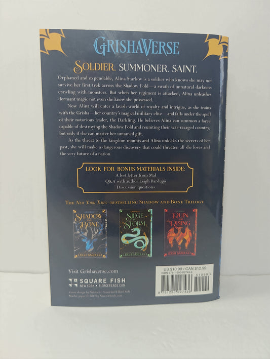 Shadow and Bone (The Shadow and Bone Trilogy, 1)