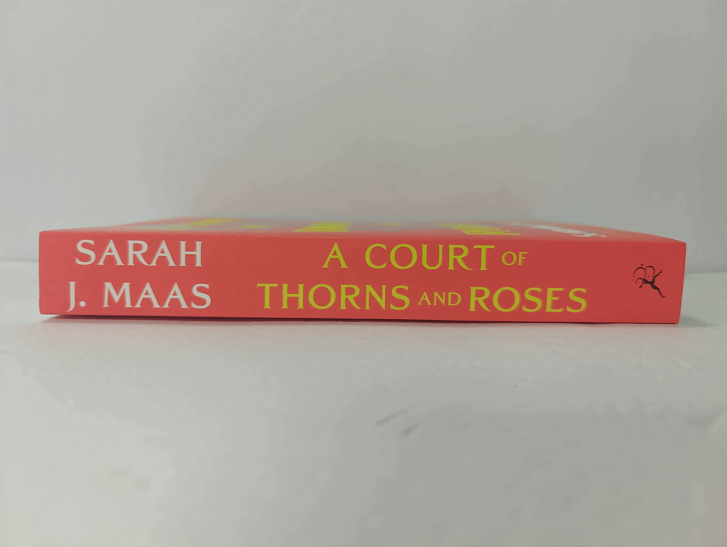 A Court of Thorns and Roses (A Court of Thorns and Roses, 1)